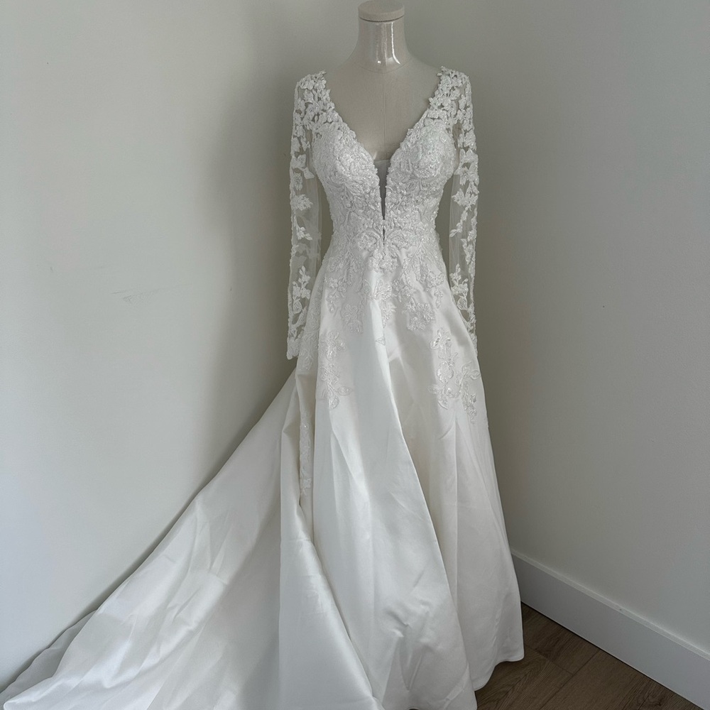 Martina Liana 1075 Wedding Dress